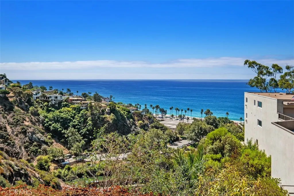 Laguna Beach, California 92651, United States, 2 Bedrooms Bedrooms, ,3 BathroomsBathrooms,Residential,Active,205687