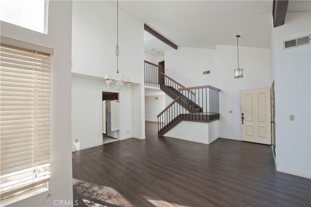 Photo of 816 Pamela Wood St, Thousand Oaks, CA 91320 (MLS # SR25235611)