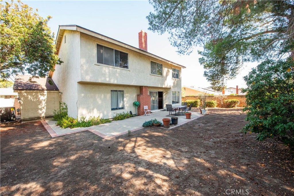 Photo of 816 Pamela Wood St, Thousand Oaks, CA 91320 (MLS # SR25235611)