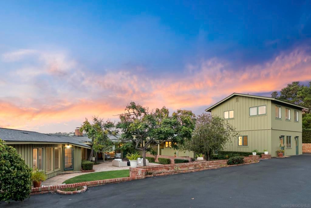 7865 Roseland Drive