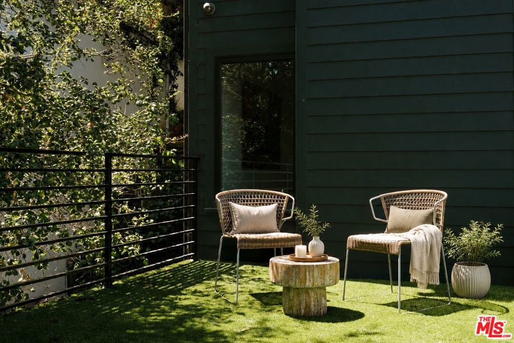 7825 Torreyson Drive, Los Angeles CA 90046