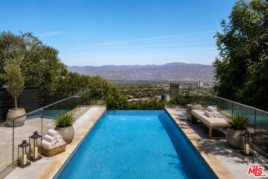 7825 Torreyson Drive