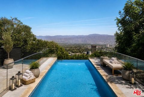 Photo of 7825 Torreyson Drive, Los Angeles, CA 90046 (MLS # 26857379)