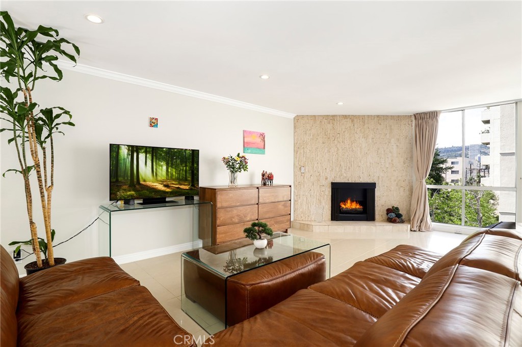 Properties 4 321 N Oakhurst Drive 404