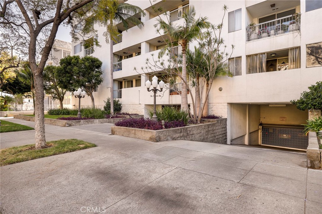 Properties 1 321 N Oakhurst Drive 404