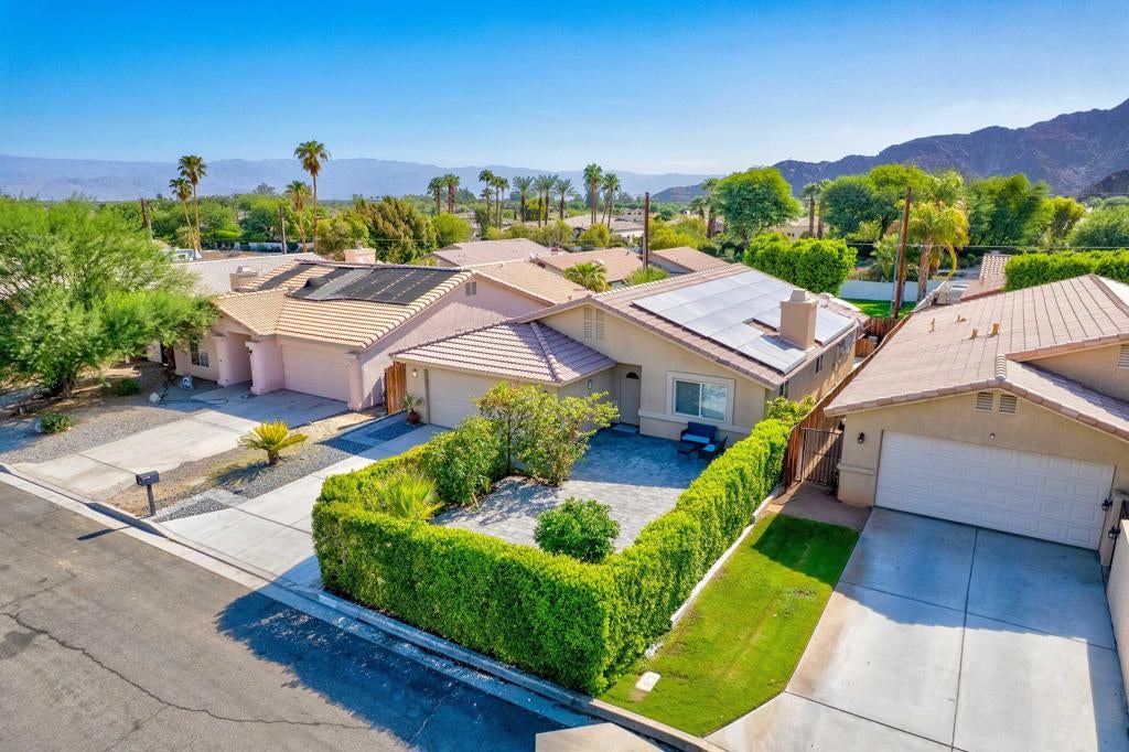 52580 Avenida Navarro