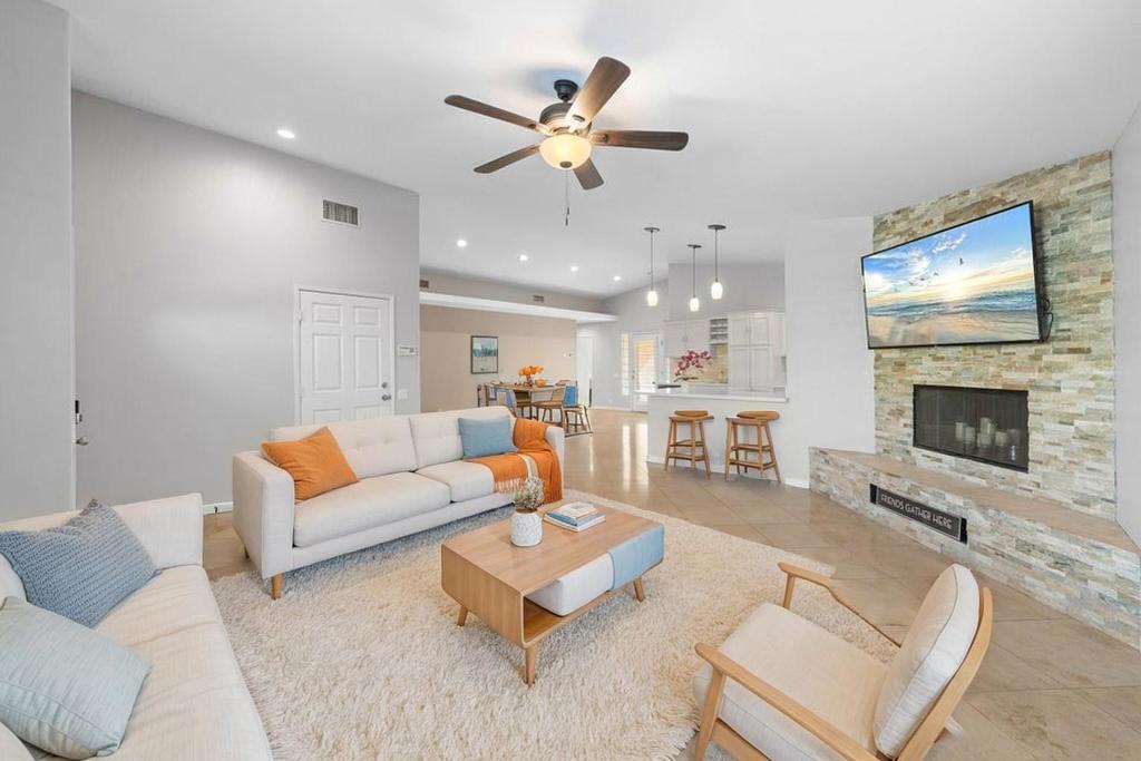 52580 Avenida Navarro
