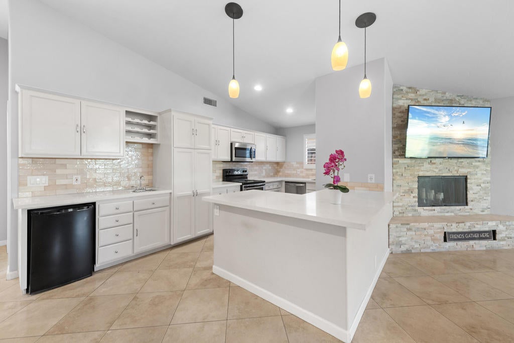 52580 Avenida Navarro