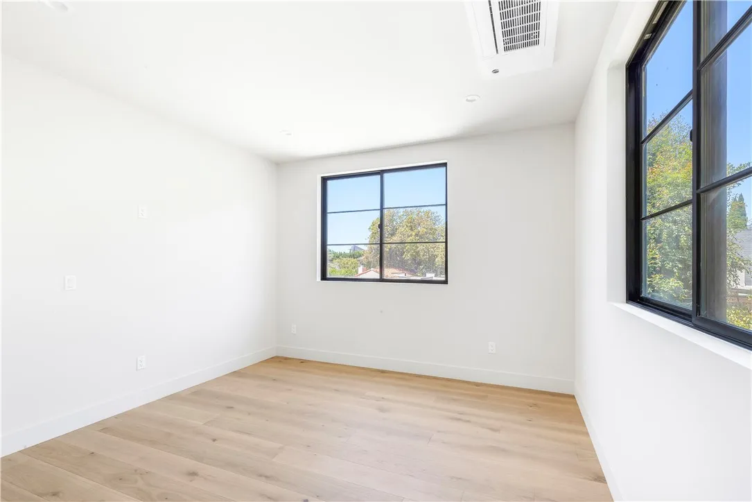 West Hollywood, California 90069, United States, 2 Bedrooms Bedrooms, ,2 BathroomsBathrooms,Residential,Active,168077