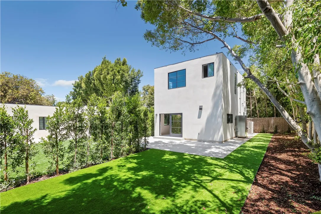 West Hollywood, California 90069, United States, 2 Bedrooms Bedrooms, ,2 BathroomsBathrooms,Residential,Active,168077