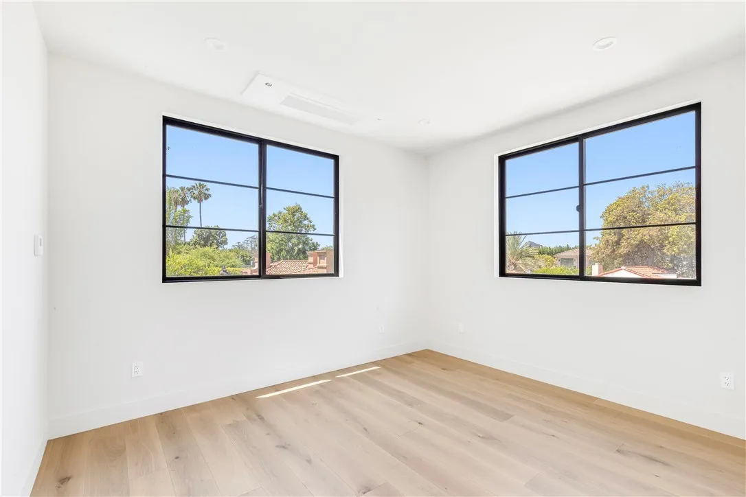 West Hollywood, California 90069, United States, 2 Bedrooms Bedrooms, ,2 BathroomsBathrooms,Residential,Active,168077