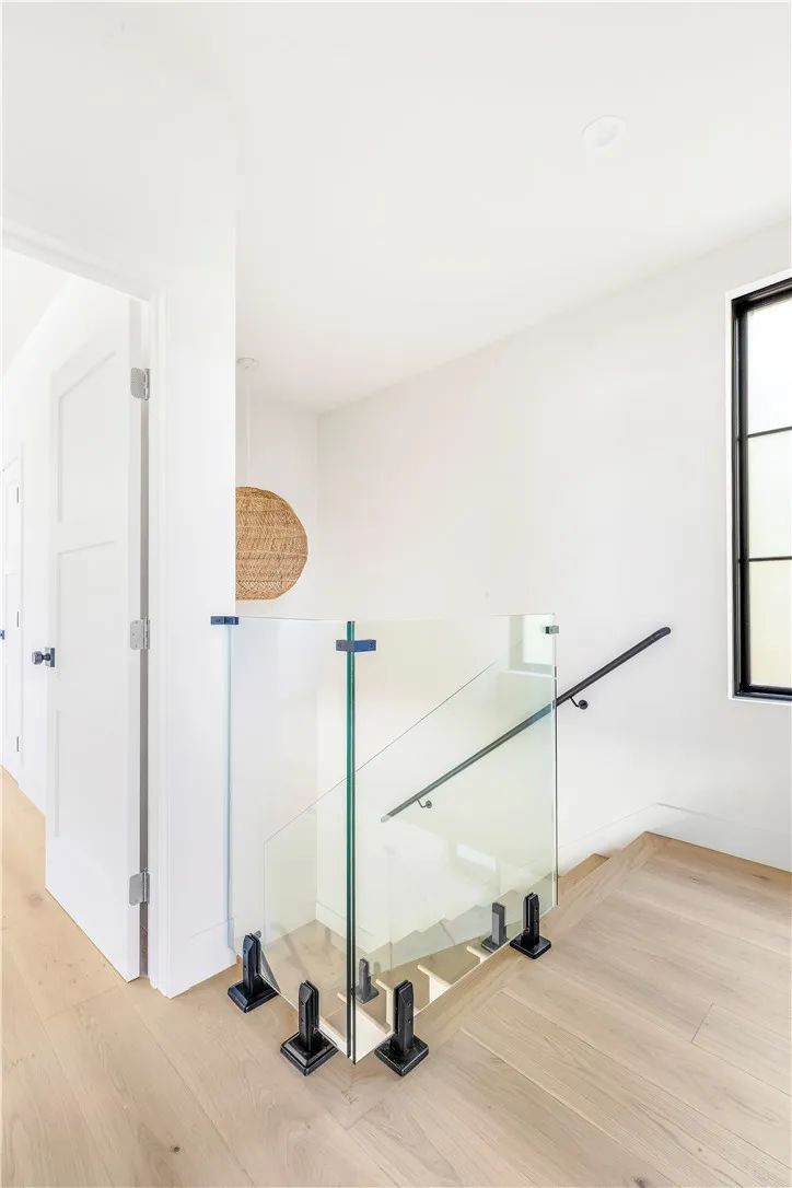 West Hollywood, California 90069, United States, 2 Bedrooms Bedrooms, ,2 BathroomsBathrooms,Residential,Active,168077