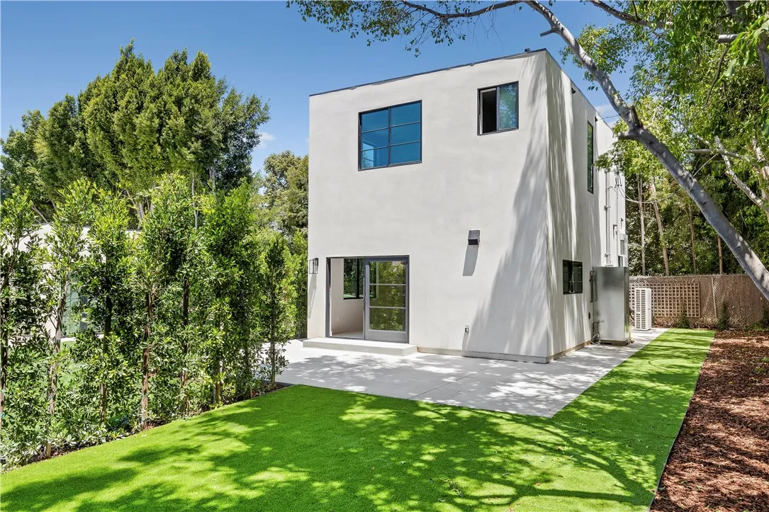 West Hollywood, California 90069, United States, 2 Bedrooms Bedrooms, ,2 BathroomsBathrooms,Residential,Active,168077