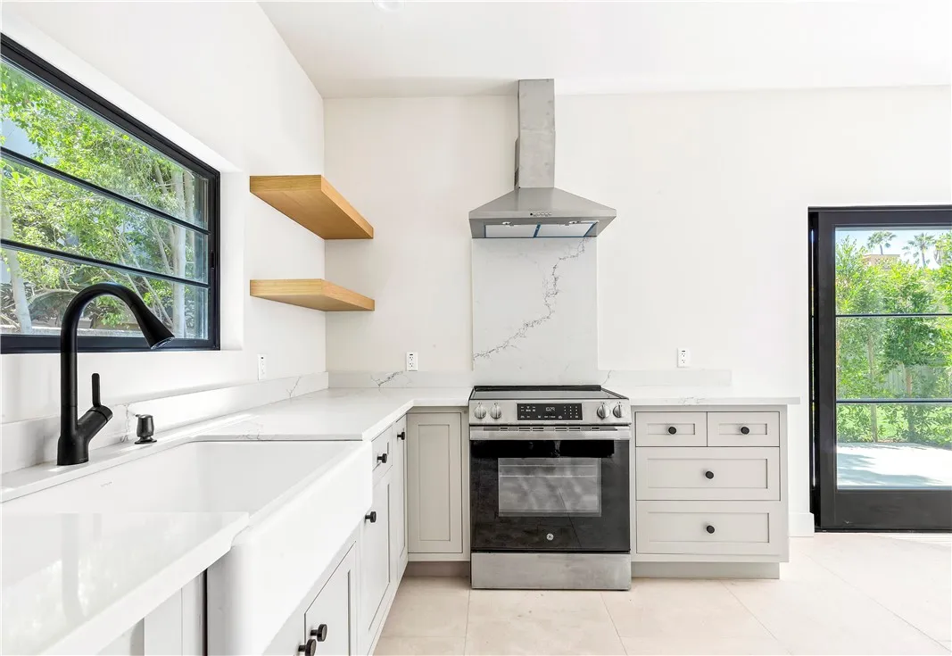 West Hollywood, California 90069, United States, 2 Bedrooms Bedrooms, ,2 BathroomsBathrooms,Residential,Active,168077