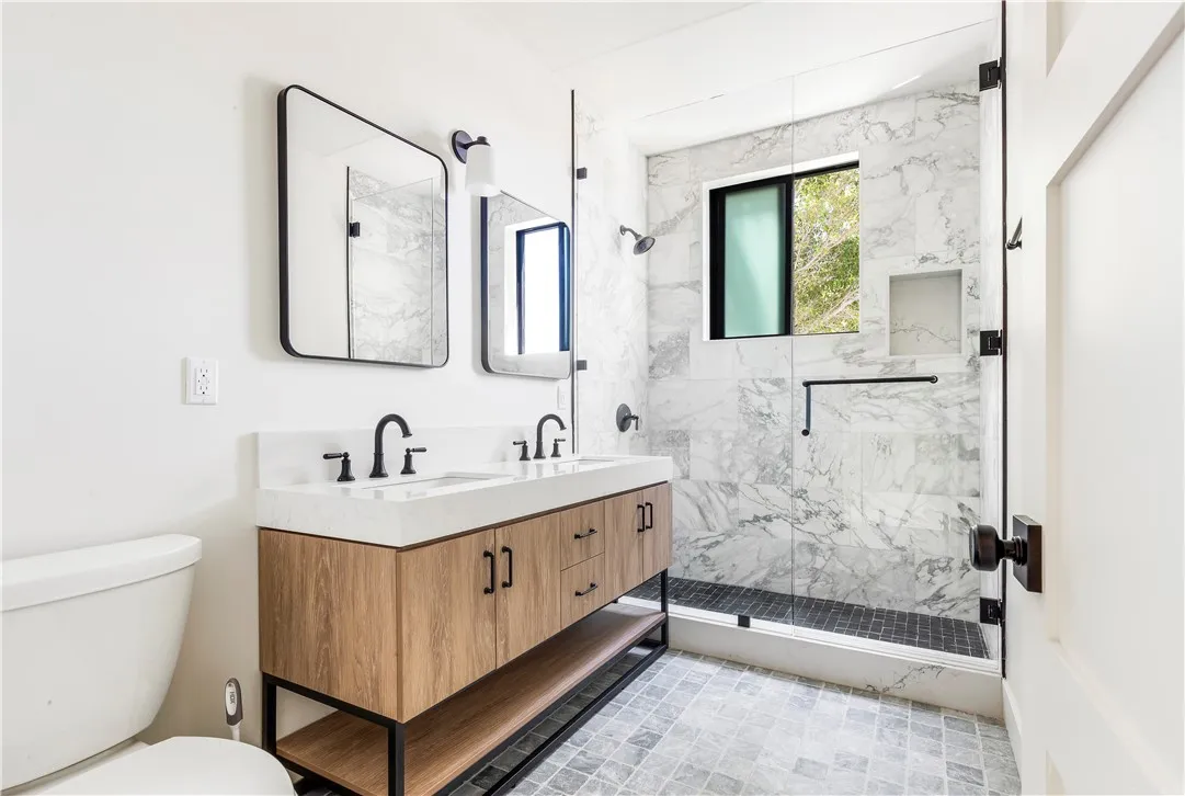 West Hollywood, California 90069, United States, 2 Bedrooms Bedrooms, ,2 BathroomsBathrooms,Residential,Active,168077