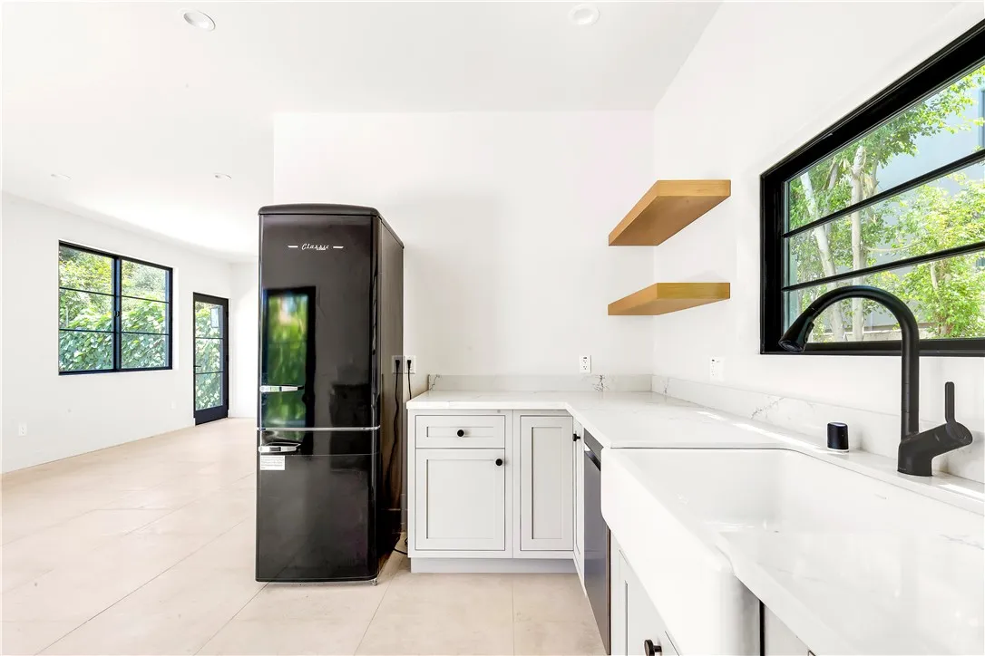 West Hollywood, California 90069, United States, 2 Bedrooms Bedrooms, ,2 BathroomsBathrooms,Residential,Active,168077