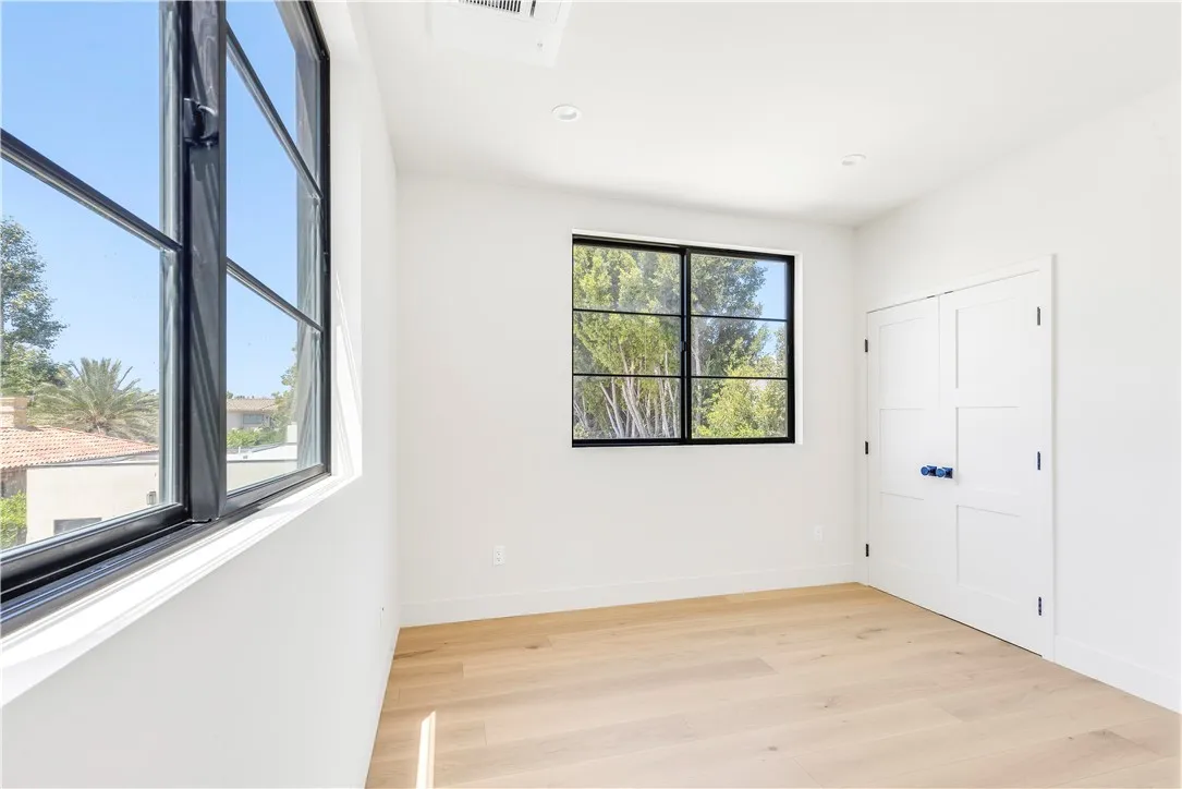 West Hollywood, California 90069, United States, 2 Bedrooms Bedrooms, ,2 BathroomsBathrooms,Residential,Active,168077