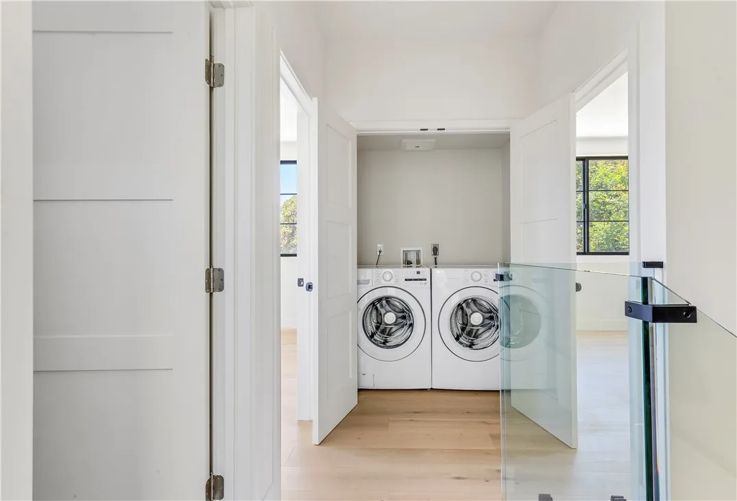 West Hollywood, California 90069, United States, 2 Bedrooms Bedrooms, ,2 BathroomsBathrooms,Residential,Active,168077