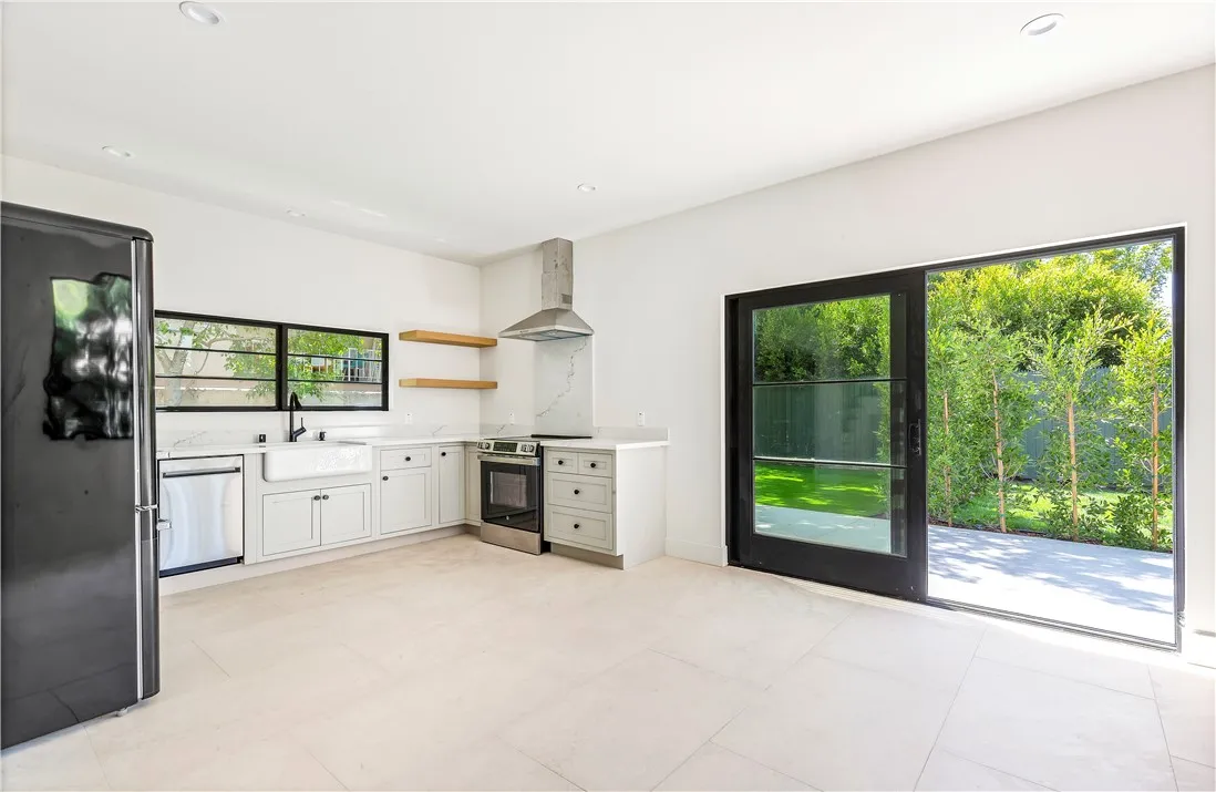 West Hollywood, California 90069, United States, 2 Bedrooms Bedrooms, ,2 BathroomsBathrooms,Residential,Active,168077