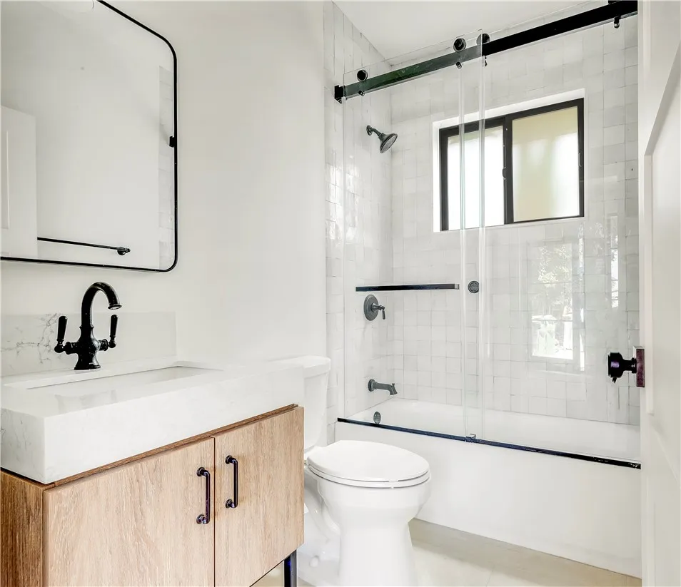 West Hollywood, California 90069, United States, 2 Bedrooms Bedrooms, ,2 BathroomsBathrooms,Residential,Active,168077