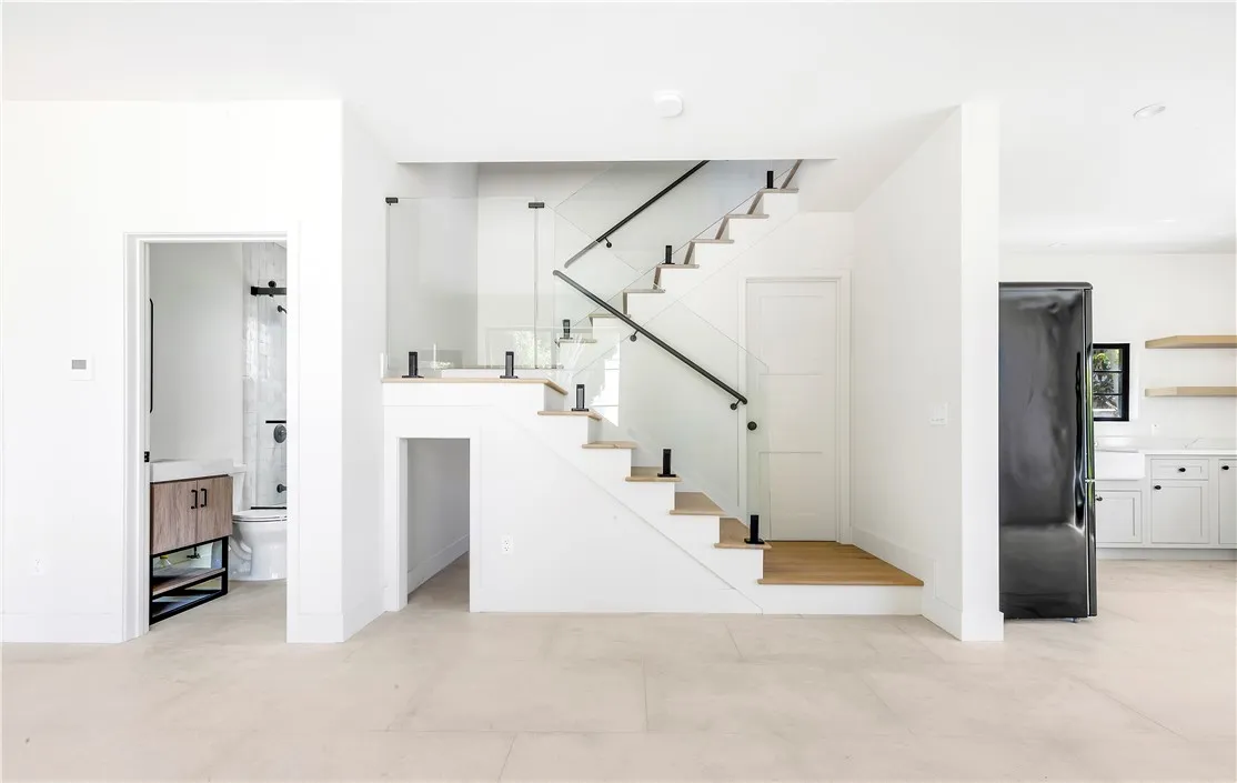 West Hollywood, California 90069, United States, 2 Bedrooms Bedrooms, ,2 BathroomsBathrooms,Residential,Active,168077