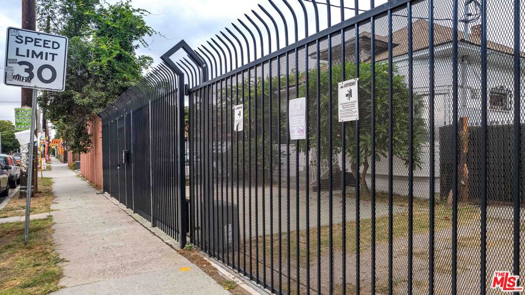 1863 E Vernon Avenue