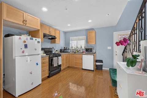 Photo of 14618 Gilmore Street #4, Los Angeles, CA 91411 (MLS # 26862315)