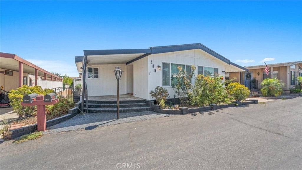 8651 Foothill Boulevard 186