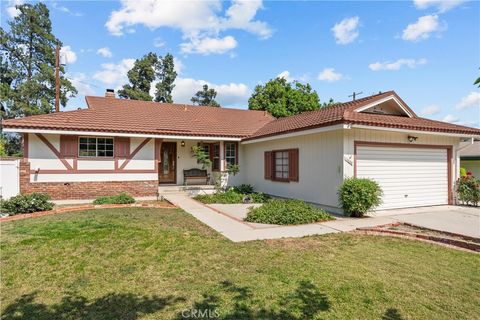 Photo of 11600 De Celis Pl PL, Granada Hills, CA 91344 (MLS # SR26108327)