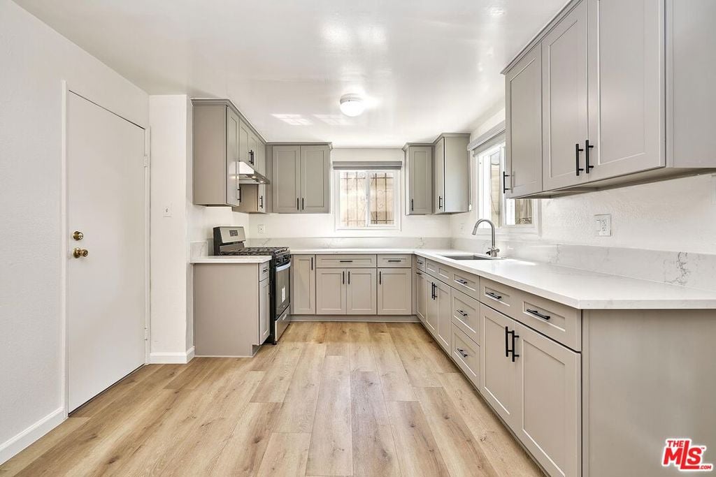 2194 Venice Boulevard, Los Angeles CA 90006