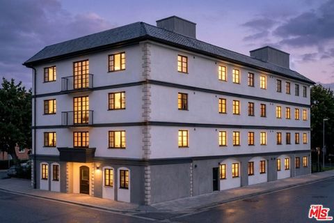 Photo of 1627 Oak Street, Los Angeles, CA 90015 (MLS # 26670455)