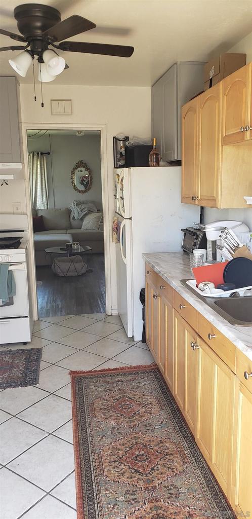 Lovely 2 bed 1 Bath end unit, entry level flat, great location, wood floors newer windows, private garage/storage available additional ($200xMo) water+ $35xMo