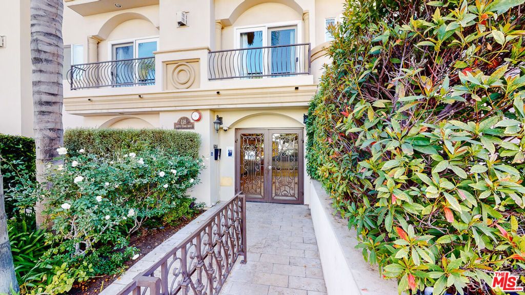 Photo of 118 S Clark Drive #105, West Hollywood, CA 90048 (MLS # 26637501)