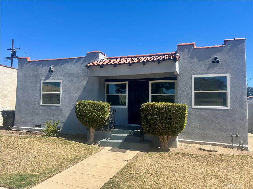 Charming 1920s home on a cute cul-de-sac street with similar looking 1920's homes..This home has many upgrades including:
Exterior stucco and all new vinyl windows, upgraded 100 AMP electric panel, and 40 gallon water heater in 2021, This home has a one car garage (newer door) plus a BONUS room off the garage with ceiling fan and vinyl windows. Perhaps could be an ADU conversion? Buyer to verify with City. Alos interesting is that it has a "basement" for so many possibilities.
Run on this one.
