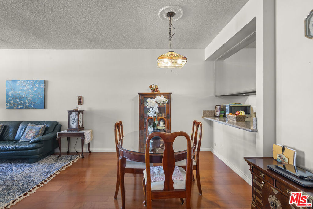 729 S Hobart Boulevard 40