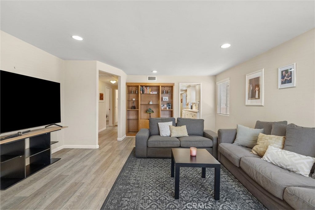 1034 W 24th