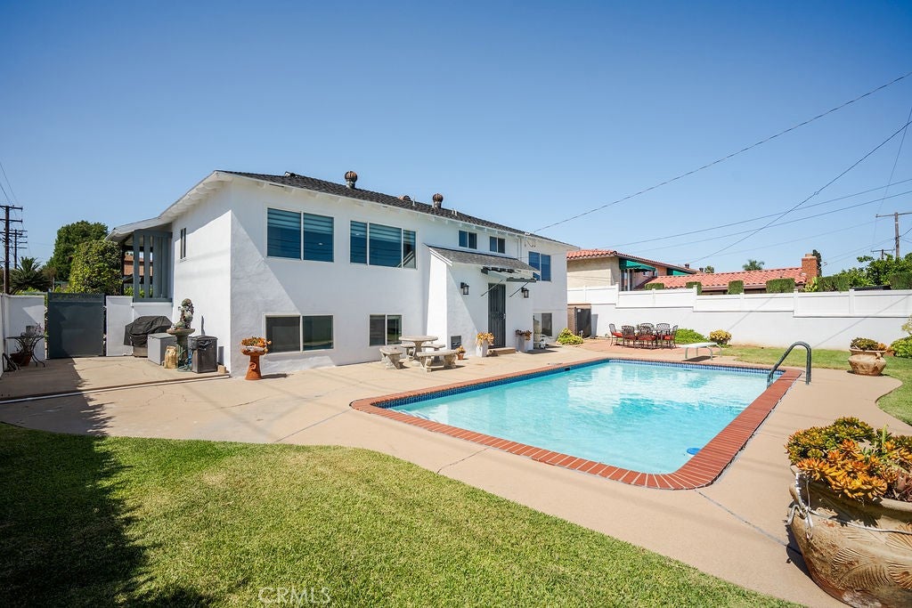 904 E Edgecomb
