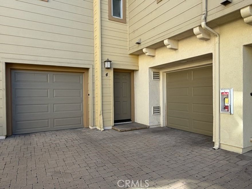 Amberwalk at Ivy, gated community condo!



Centrally located in the heart of Murrieta

 Three bedrooms and 2.5 bathrooms.

New carpet and paint

Large private back yard

Modern Kitchen with a breakfast bar and Quartz countertops 

New air conditioner

Walk in closet in Primary Bedroom

Fireplace in the family room

Two single car separate garages attached

HOA offers a playground, pool and spa