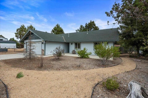 Photo of 187 Dixie Lee Lane, Sugarloaf, CA 92386 (MLS # 219150613DA)