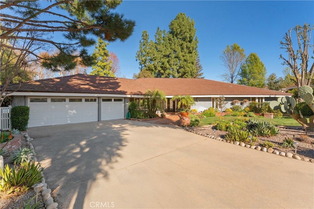 Photo of 19803 Linnet Street, Woodland Hills, CA 91364 (MLS # SR26073678)
