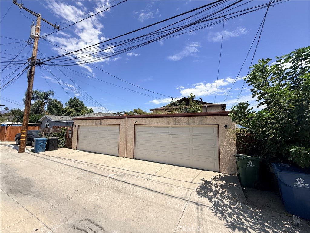 1833 S 3rd