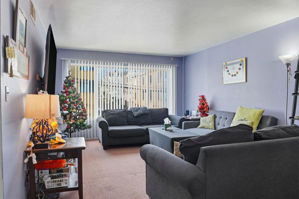 678 Hillside Boulevard