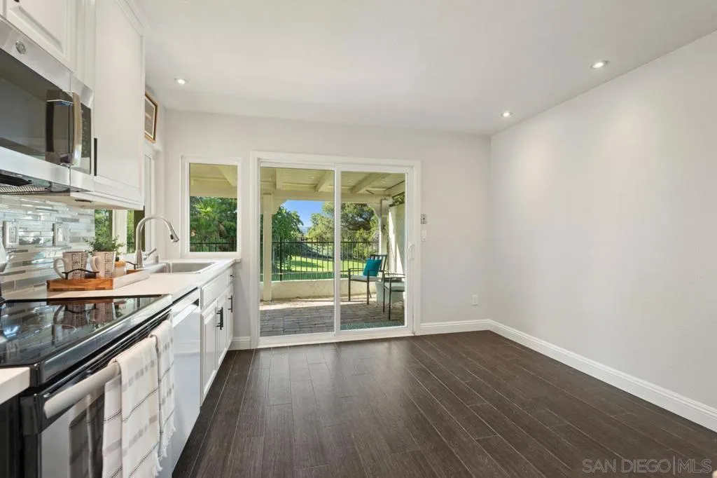 San Diego, California 92128, United States, 3 Bedrooms Bedrooms, ,2 BathroomsBathrooms,Residential,Active,238262