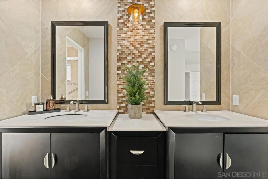 San Diego, California 92128, United States, 3 Bedrooms Bedrooms, ,2 BathroomsBathrooms,Residential,Active,238262