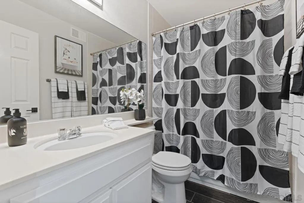 San Diego, California 92128, United States, 3 Bedrooms Bedrooms, ,2 BathroomsBathrooms,Residential,Active,238262