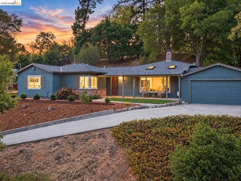 Photo of 33 Valley Dr, Orinda, CA 94563 (MLS # 41149290)