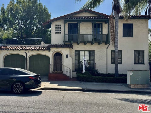 Photo of 8210 Willoughby Avenue, Los Angeles, CA 90046 (MLS # 26992635)