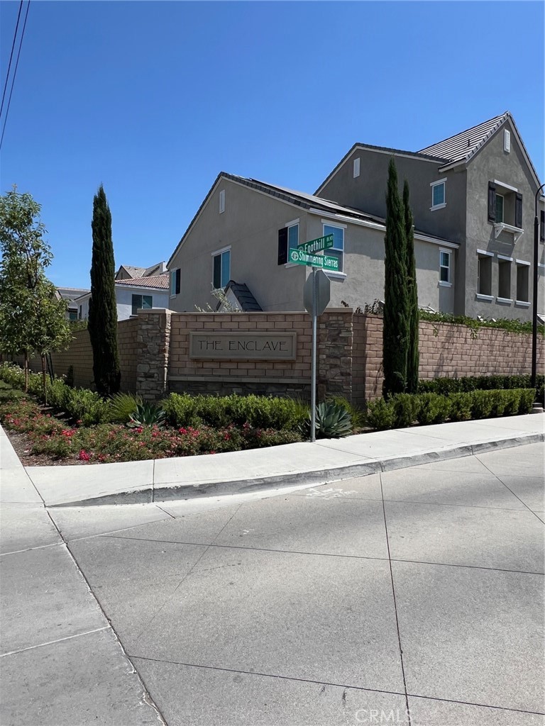 This Townhouse consists of 3 bedroom and 2.5 bathrooms and it is centrally located between the 210 Fwy and the 10 Fwy. The Great Room, kitchen and dining room are arranged among a convenient and contemporary open floorplan on the first level of this two-story home, with a powder room nearby for guest and daytime use. Upstairs, the second floor consist of three bedrooms, including the owner’s suite, with an ensuite bathroom and a walk-in closet. Residents enjoy a variety of onsite amenities, including a recreation center, swimming pool, Jacuzzi and BBQ space. Upland is just minutes from numerous private and public colleges and universities, as well as Montclair Place for all of your shopping and numerous restaurants.
