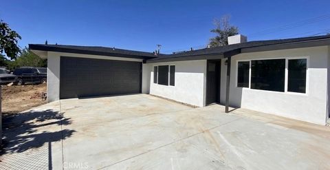Photo of 1103 W Avenue J10, Lancaster, CA 93534 (MLS # SR26093802)