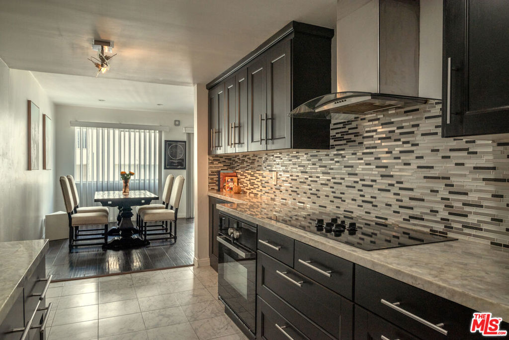 7259 Hillside Avenue 202